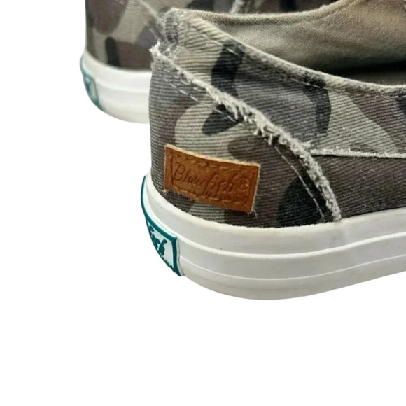 Blowfish Malibu Size 7.5 Camo Gray Canvas Sneaker Slip On Casual Comfy - Picture 5 of 9